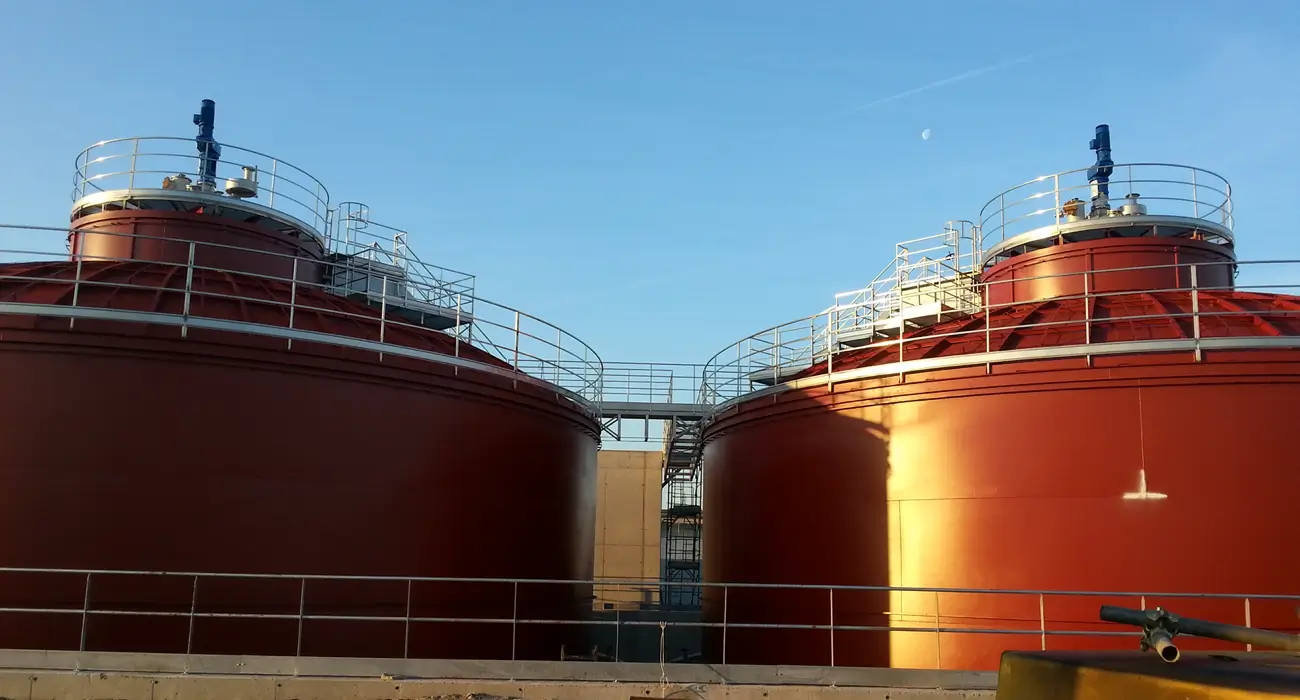 Metalserbatoi partecipa alla costruzione dell’impianto, realizzando i due digestori anaerobici per il trattamento della frazione organica della raccolta differenziata.