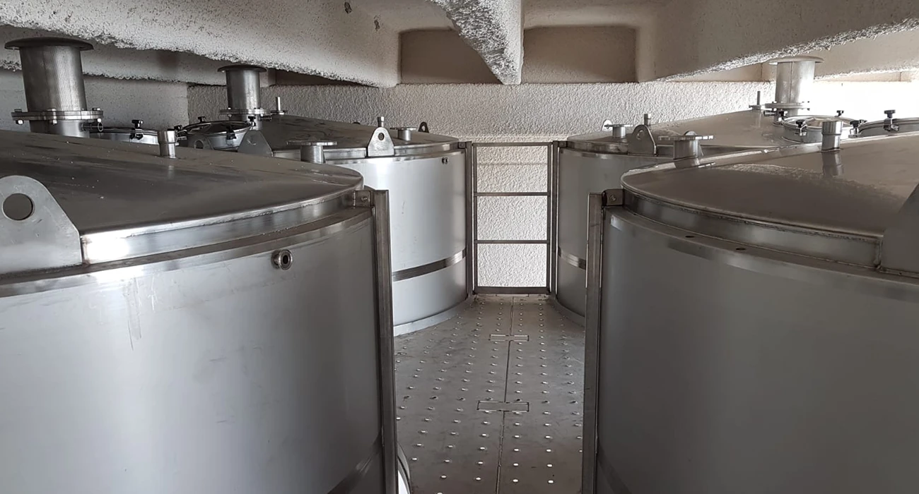 Presso lo stabilimento di Inalca S.p.A. di Castelvetro di Modena (Gruppo Cremonini) Metalserbatoi ha progettato, realizzato ed installato N. 6 serbatoi in acciaio inox AISI 304 da 55 m3/cad. per lo stoccaggio di di sego animale.